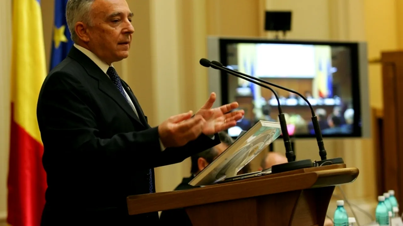 Isărescu: Clauzele abuzive sunt parte a contractelor semnate de clienți, trebuie să și le asume