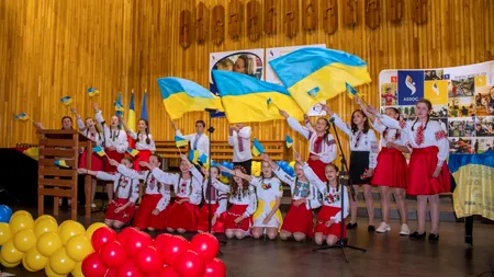 VIDEO - FOTO | ”Zâmbete pentru fapte bune”, momente emoționante la Sighet, în fața refugiaților ucraineni. Adrian Fetecău: ”Am crezut că în patru decenii de când există VOUĂ le-am trăit pe toate... M-am înșelat!” (DECLARAȚII EXCLUSIVE)