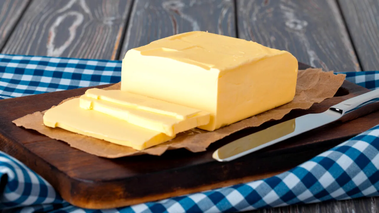 Care este cel mai bun unt. Doi renumiți chefi bucătari au dezvăluit ce produs aleg din supermarket