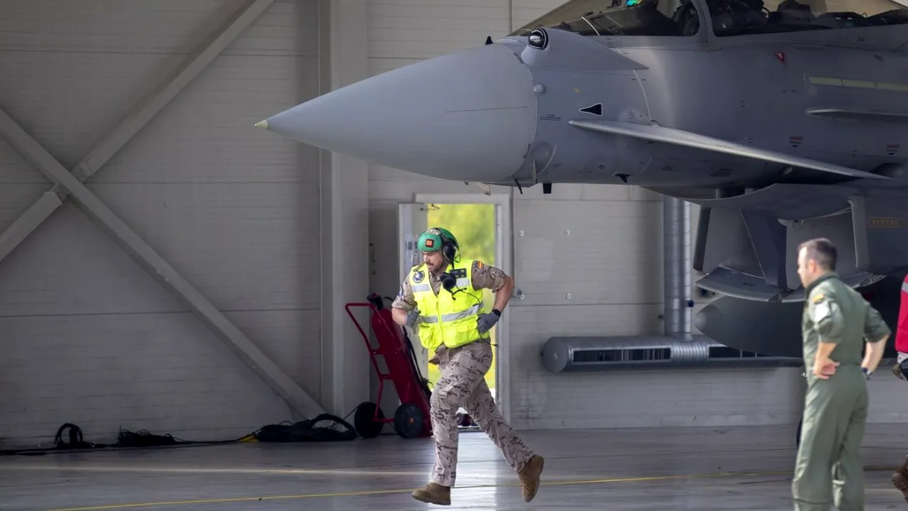 Alertă pe flancul estic al NATO: Două avioane rusești au intrat în spațiul aerian al Lituaniei. Premierul: Rusia se comportă ca un stat terorist