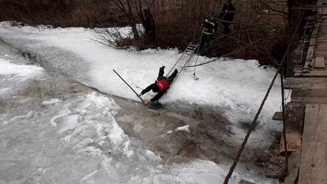 Operațiune dinamitare zăpor de gheață pe râul Rebra, Bistrița-Năsăud