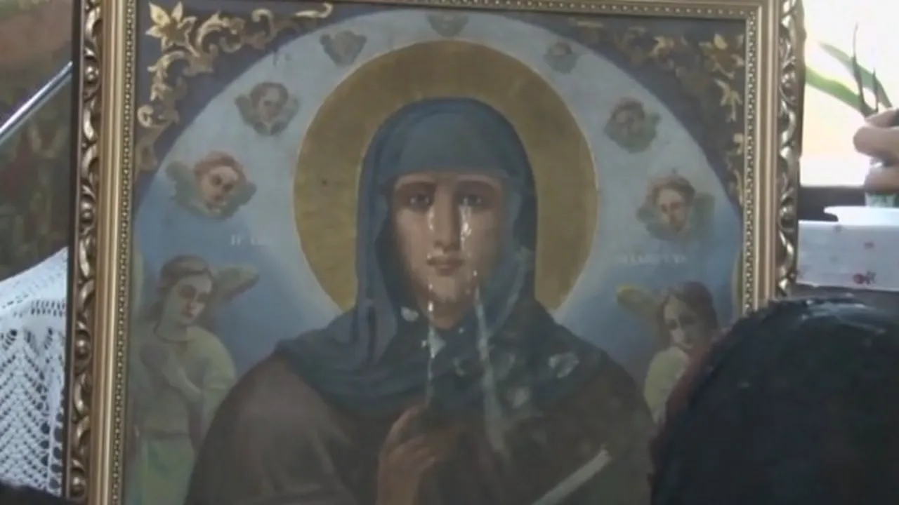 Minune în Târgoviște: Icoana Sfintei Parascheva a început să PLÂNGĂ cu lacrimi de mir / „Dumnezeu transmite un mesaj”