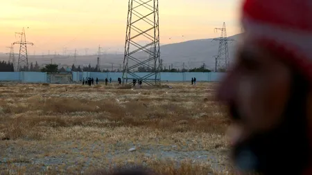 Groapă comună cu cel puțin O SUTĂ DE MII de persoane ucise de regimul Assad descoperită lângă Damasc, susține șeful unei organizații siriene