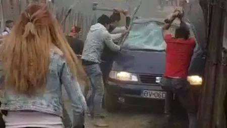 CONFLICT. Măcel într-o localitate din Brașov, în ziua de Paște. Un bărbat a fost strivit cu mașina!