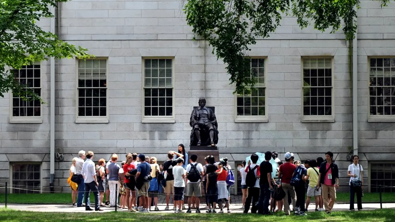 Scandal de plagiat la Harvard. Greșeala care a dat de gol peste 100 de studenți