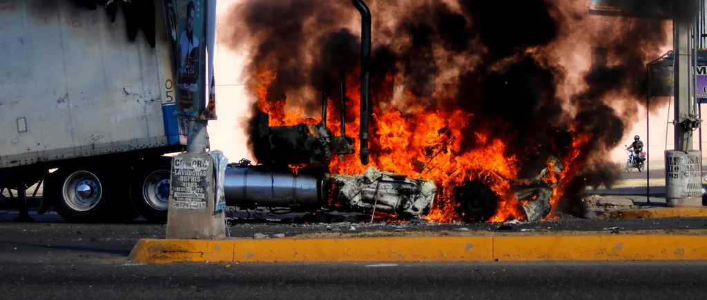 Lupte de stradă în Mexic după arestarea fiului lui El Chapo. Sute de vehicule au fost incendiate și mai mulți polițiști au fost uciși