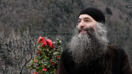 Părintele Pimen a spus la podcastul ALTCEVA care este cea mai puternică rugăciune: „Cea care pleacă din inimă”