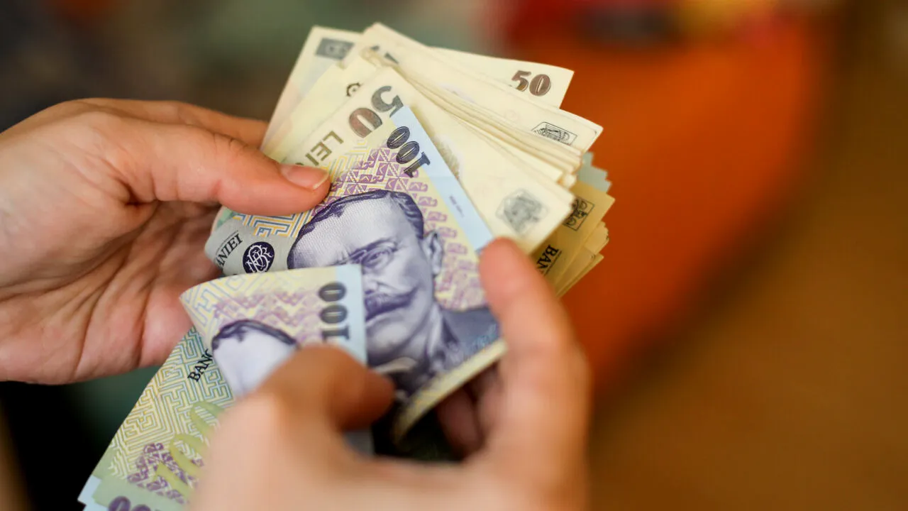 Câți bani trebuie să pui deoparte, ca să primești la bătrânețe o PENSIE privată de 1.000 de euro