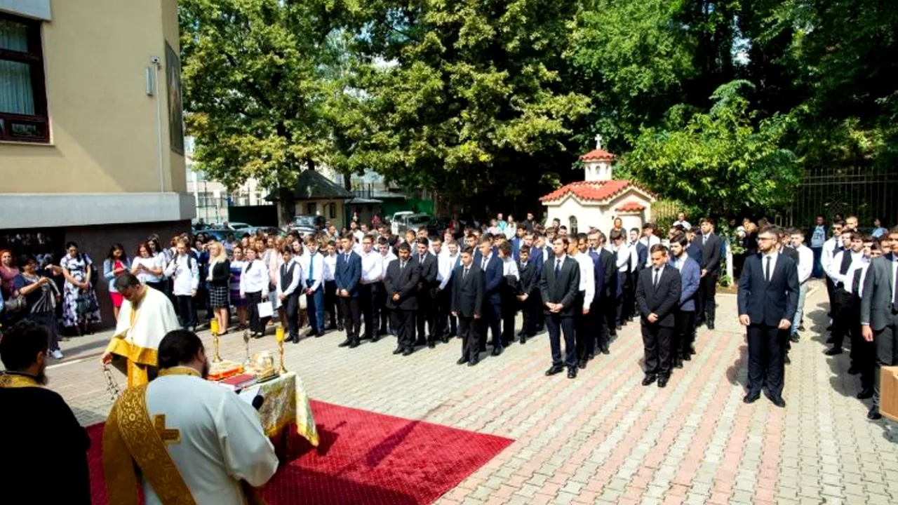 Revoltă printre părinții elevilor unei școli din centrul Capitalei, în urma relocării claselor la un seminar teologic: „Fetele pătrund într-un mediu prin excelență bărbătesc”