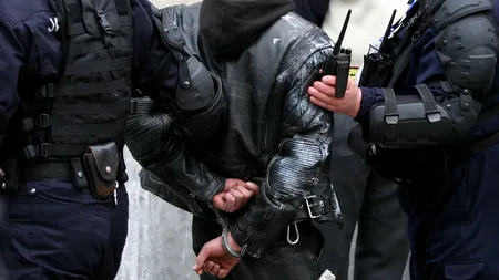 TÂLHAR dat în urmărire națională, prins de polițiștii Capitalei. Prejudiciu de aproape 1 milion de euro. Riscă ani grei în spatele gratiilor