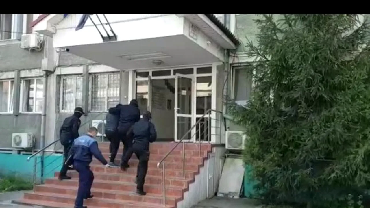 ULTRAJ | Bărbat din Caracal, arestat după ce i-a înjurat pe polițiștii care i-au cerut să se legitimeze