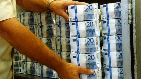 28 de milioane de euro în bancnote false, produse inclusiv în România, descoperite în Italia
