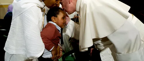 Papa Francisc către refugiați: Nu lăsați pe nimeni să vă răpească speranța!