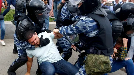 Casa Albă, prima reacție după ce sute de protestatari anti-Putin au fost arestați în Rusia