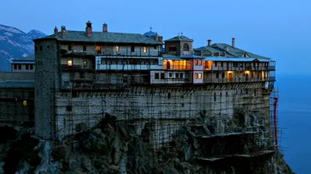 „Omul e un animal care râde