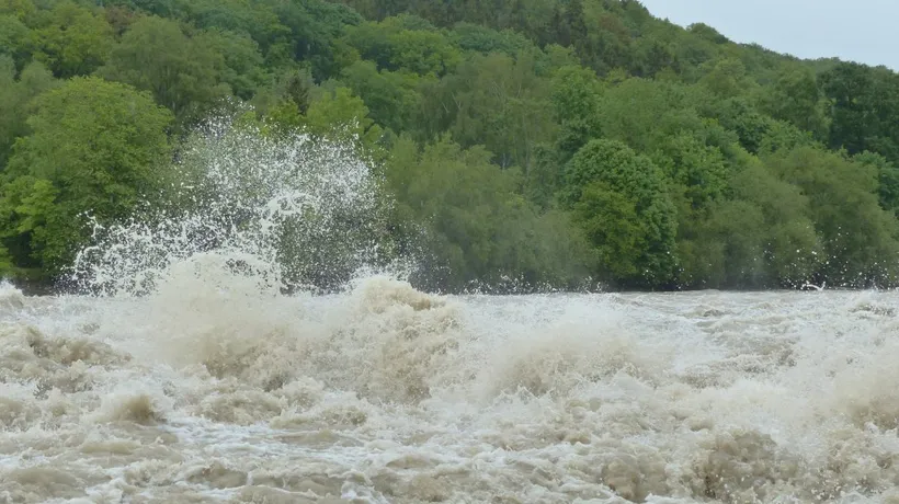 Avertizare cod roșu de inundații în Bihor și Cluj. Risc de viituri și în județul Alba