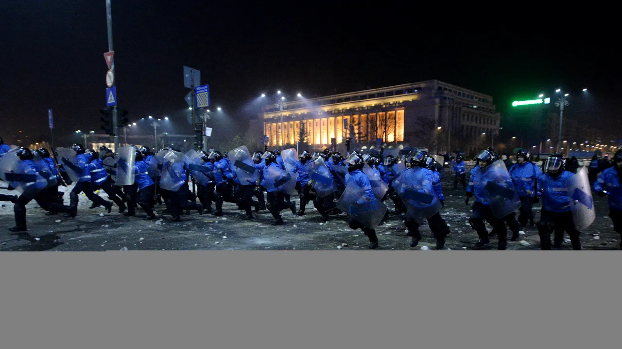 Ministrul de Interne face lista neagră a jurnaliștilor care au popularizat protestele și explică: „Un ofițer SRI a trimis SMS-uri. Nu au fost informații inedite