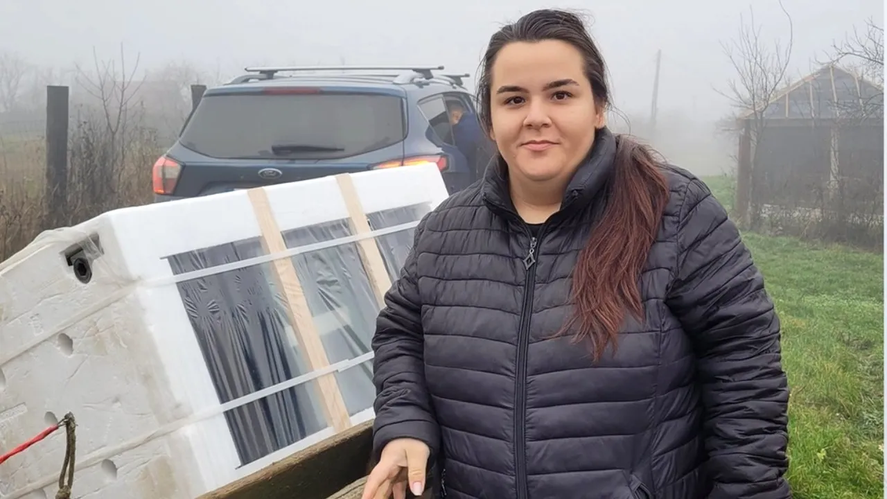 Tânăra care gătește sute de porții de mâncare pentru copii și bătrâni. Ce a împins-o să facă un asemenea gest