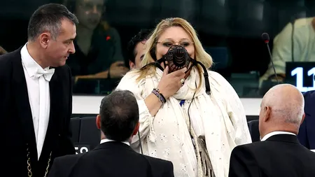 Diana ȘOȘOACĂ, dată afară din plenul Parlamentului European. A purtat botniță și a urlat la Roberta Metsola