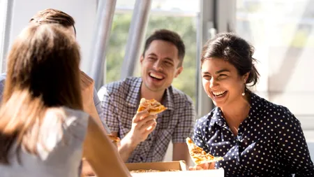 DEOSEBIT. 5 bancuri inteligente. Cum poți să le testezi cunoștințele prietenilor tăi cu o glumă