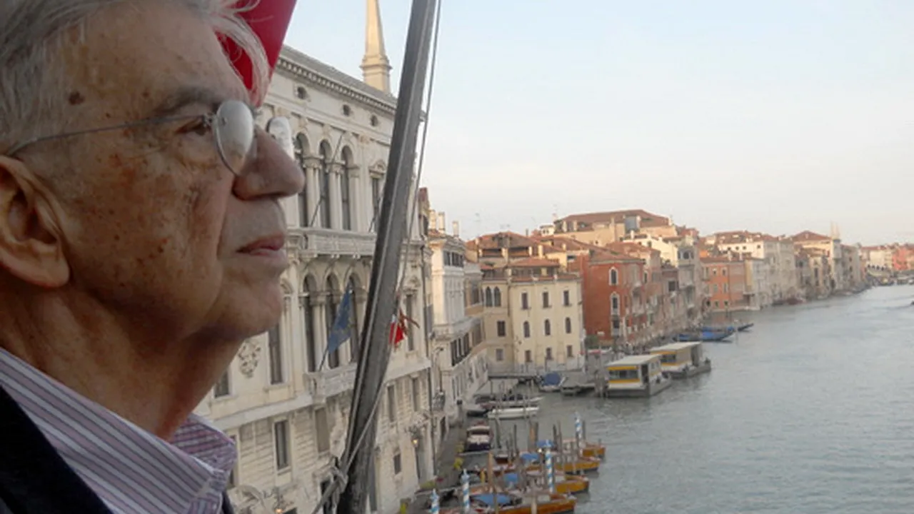 Celebrul scriitor grec Menis Koumandareas a fost asasinat