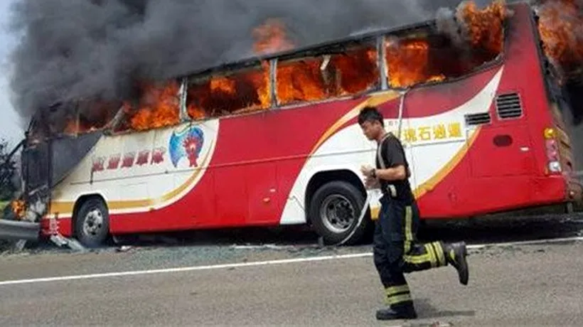 26 de morți, după ce un autocar cu turiști a luat foc în Taiwan