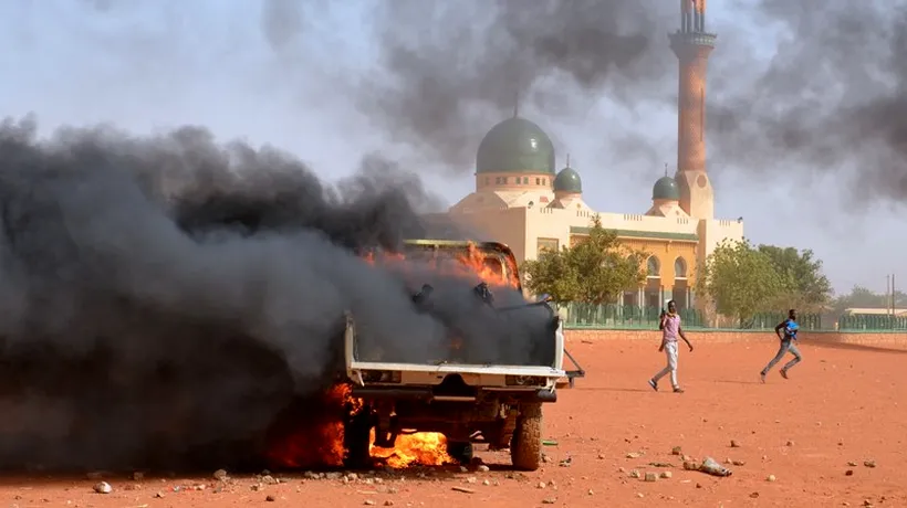 Trei biserici incendiate în Niger, unde se extind manifestațiile contra Charlie Hebdo