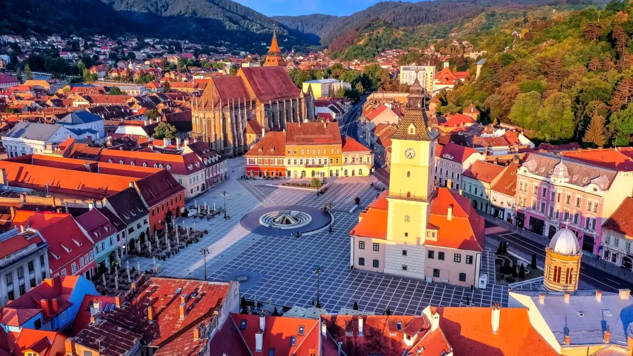 Premieră în Brașov. Va fi construită o grădiniță cu spațiu verde înclinat care se transformă în derdeluș, iarna