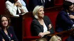 A 10-a zi de CRIZĂ în Franța. Partidul Socialist nu va depune o nouă moțiune de cenzură. Marine Le Pen denunță o „coaliție” condusă de MACRON