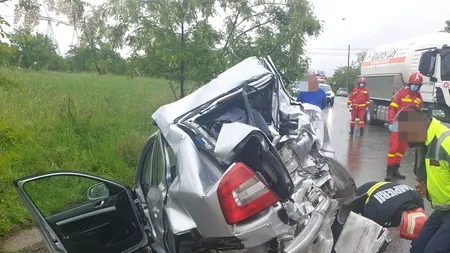 Accident grav pe DN 7. O mașină a intrat într-o cisternă GPL. Un şofer este în stare critică