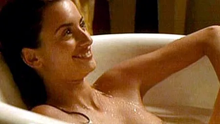Reclama cu tentă erotică regizată de Penelope Cruz. VIDEO