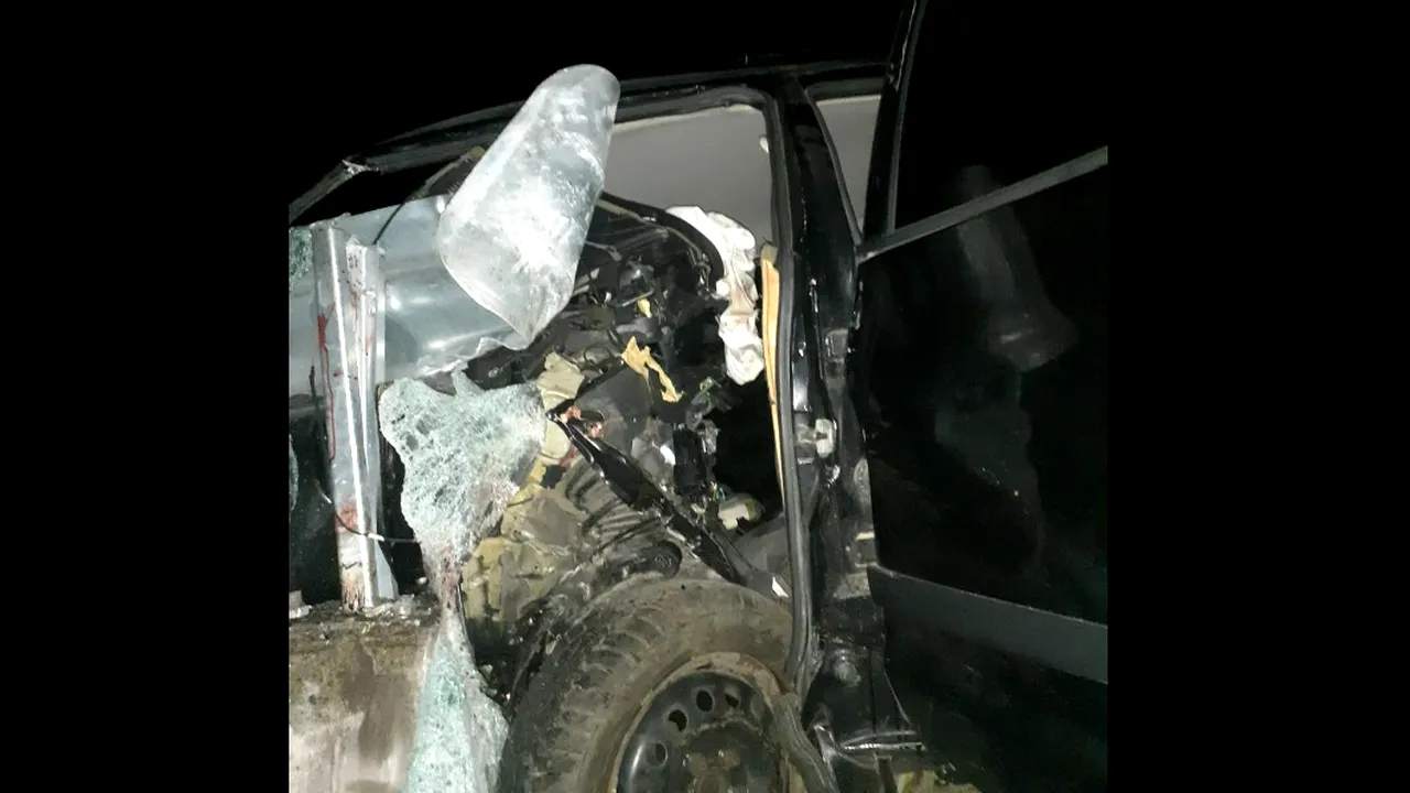 FOTO - Accident grav în Sălaj: Doi tineri, de 16, respectiv 19 ani, au murit / Două adolescente de 14 ani, care se aflau cu ei în mașină, au ajuns la spital