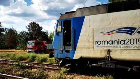 O locomotivă de tren a luat foc în gara din Titu