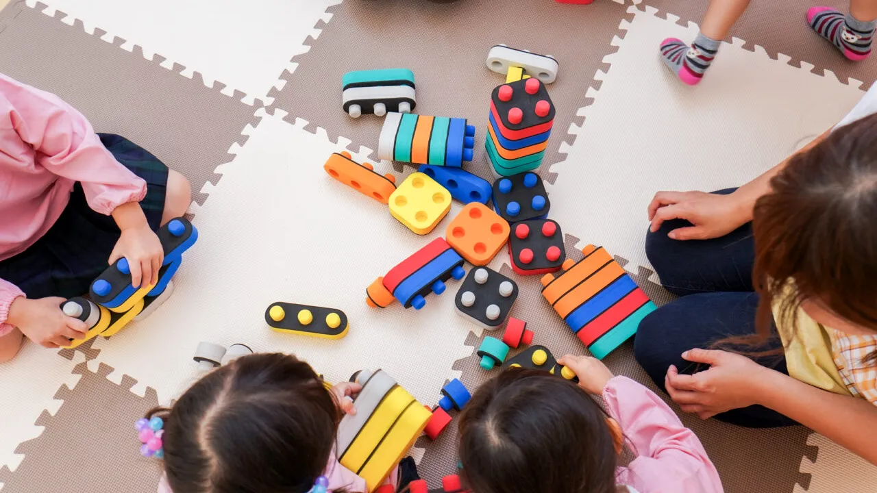 Ministrul Dezvoltării: Am aprobat finanţarea pentru finalizarea construirii a 22 de CREȘE modernde / În ce localități sunt derulate proiectele