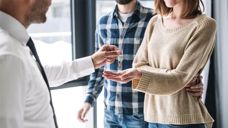 Ce „ȚEAPĂ” a luat Cătălin din Constanța, după ce a plătit 1.650 de lei chirie. Ce era „apartamentul”, de fapt