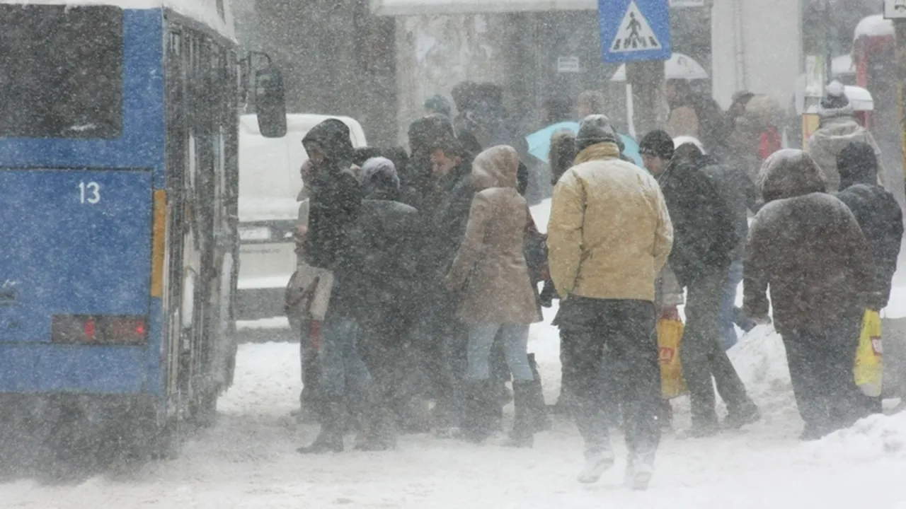 VREMEA. Ninge în România. Imagini cu zăpada de la Bâlea Lac dar și din Iași 