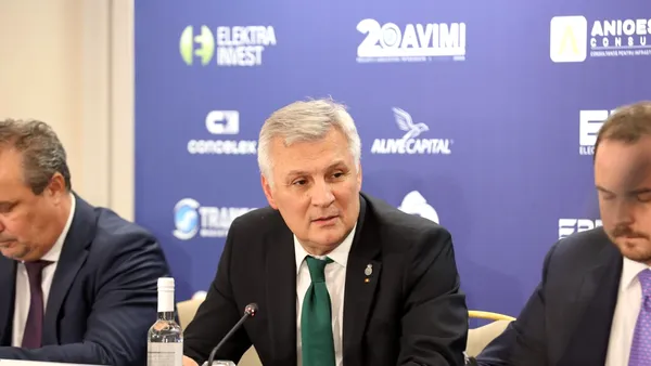Ministrul Economiei, Daniel Zamfir, apel la valorificarea la maximum a resurselor României la conferința Gândul Euro Industry Summit: „Avem potențial uriaș de exploatare a metalelor, dar încă folosim tehnologia anilor ’70”