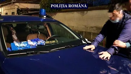Fals polițist, prins în timp ce oprea mașini la Vama Nădlac. Ce le cerea șoferilor / FOTO