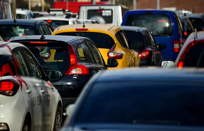 Cât timp pierd românii în trafic. România, printre țările din Uniunea Europeană cu cele mai lungi drumuri până la job