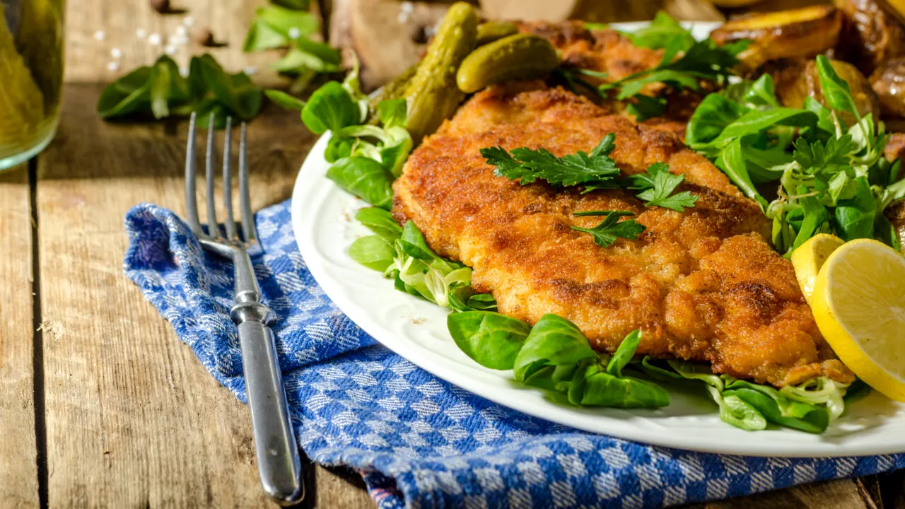 Ce adaugă austriecii în ȘNIȚEL ca să iasă delicios. Ingredientul care se pune dacă vrei să-l faci bun ca celebrul șnițel vienez