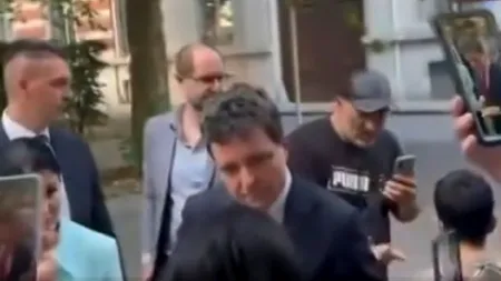 Președintele Nicușor Dan, luat la întrebări de românii nemulțumiți din Bruxelles. ”De ce ați crescut TVA-ul?”