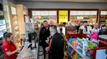 Din cauza reducerilor post-pascale chiar și cu 80%, românii năvălesc în magazine. Cât a ajuns să coste un cozonac