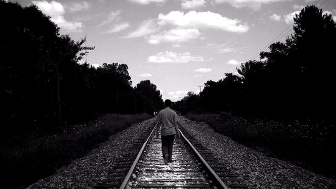 Un bărbat a amenințat că se aruncă de pe un pod, pentru că nu are bani pentru tratamentul fiicei lui de 8 ani