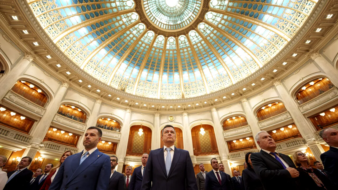 Planurile-cadru stârnesc dezbateri în Parlament. AUR îl cheamă pe ministrul Educației, Daniel David, la „Ora Guvernului”