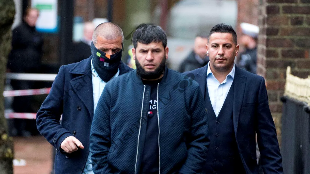 Mai mulți români, exploatați la o spălătorie din Marea Britanie, cer dreptate. Pielea muncitorilor, arsă de substanţe toxice