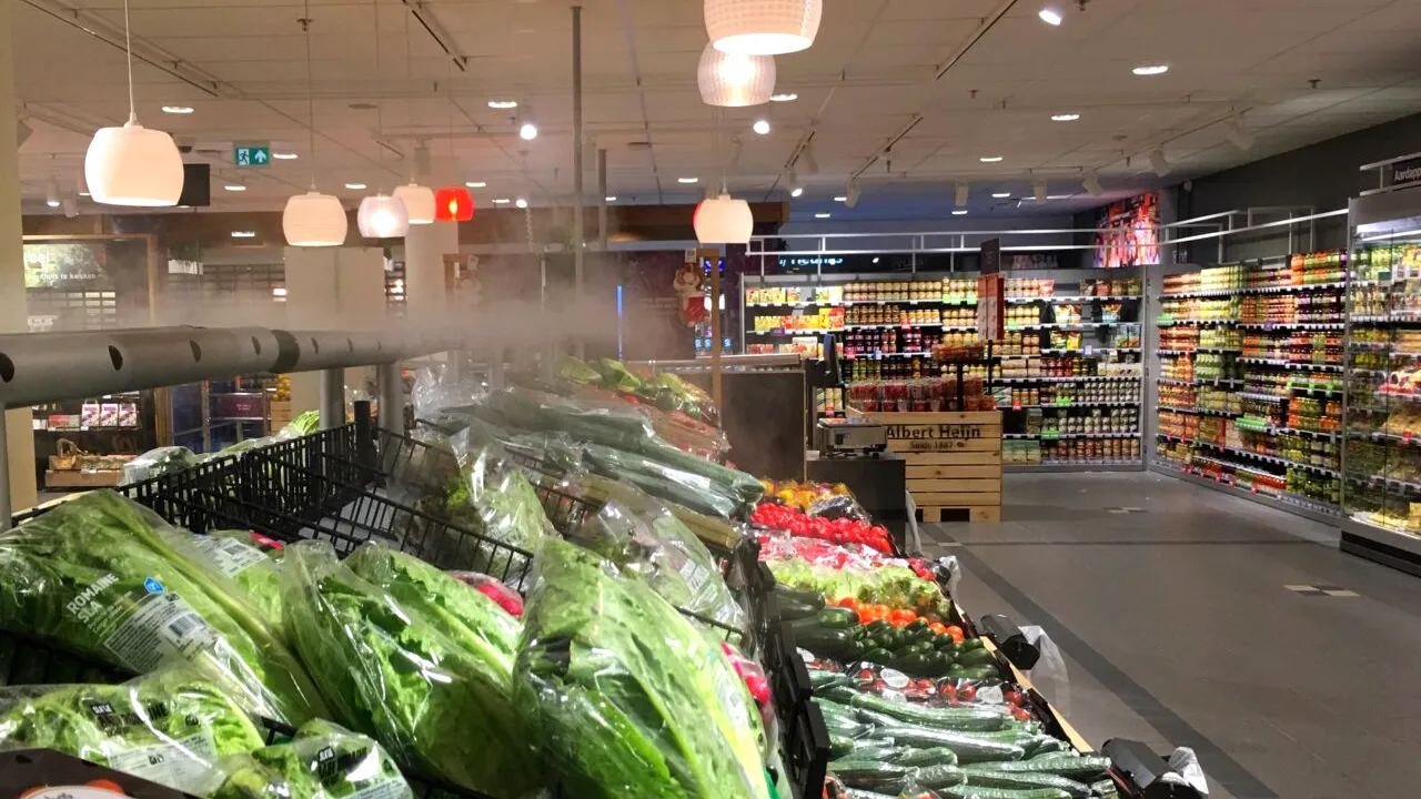 PROTEST împotriva scumpirilor din supermarketuri. Cetățenii din Balcani au REFUZAT să mai facă cumpărături de la marii retaileri
