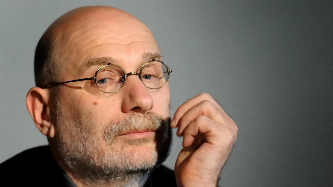 Scriitorul Boris Akunin, plasat pe lista „extremiștilor și teoriștilor” de Moscova, după ce a condamnat public războiul lui Putin împotriva Ucrainei 