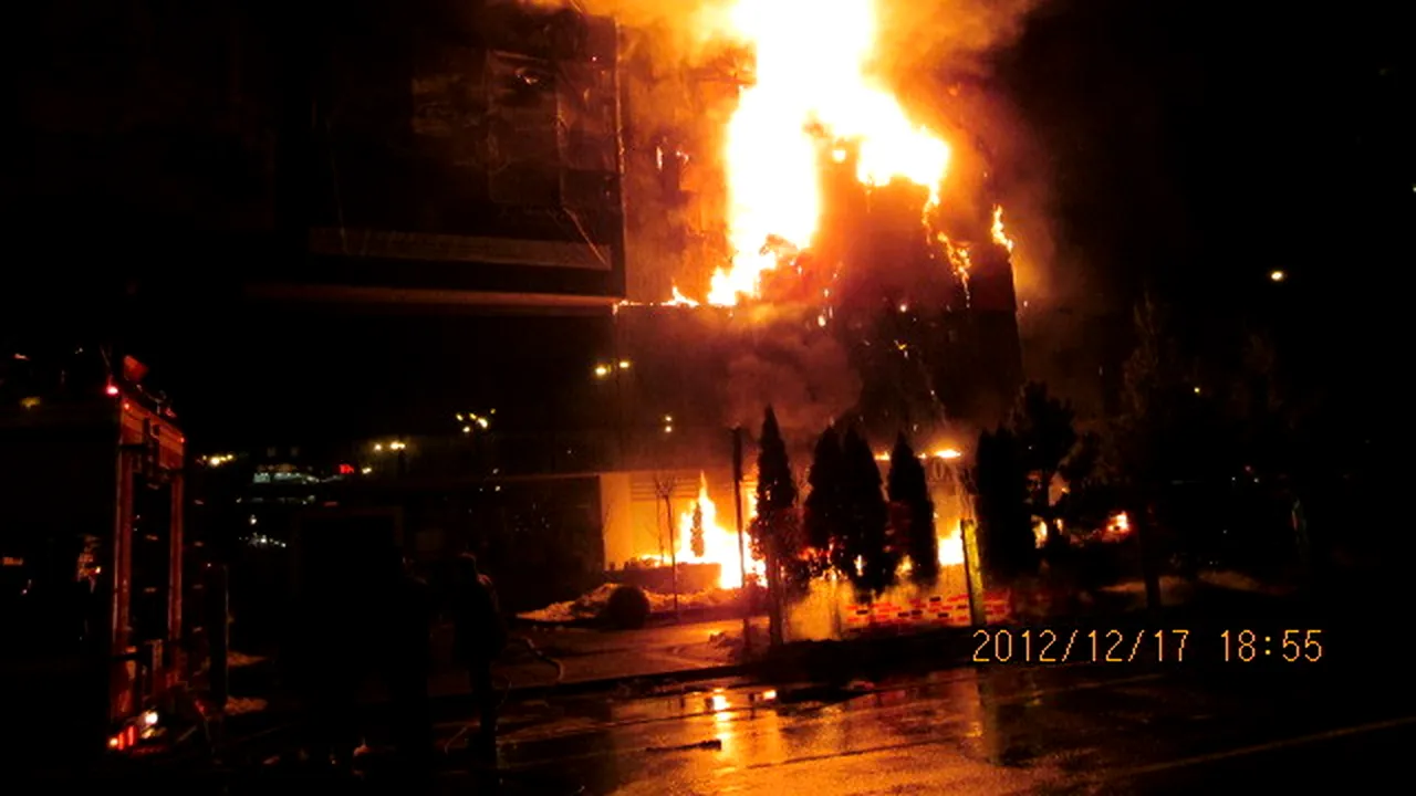 Prefect Brașov: Incendiul de la centrul comercial, pornit de la clubul aflat la al doilea etaj