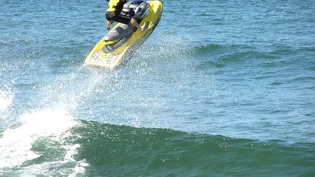 Doi turişti pe skijet au fost OMORÂȚI de Paza de coastă, după ce s-au rătăcit și au ajuns în apele algeriene / Reacția autorităților marocane