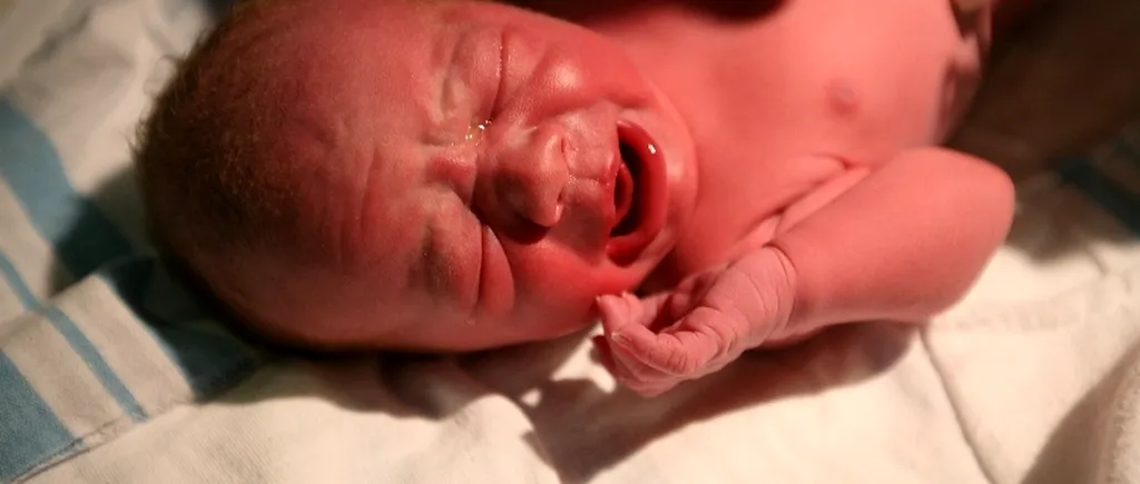 Un bebeluș declarat mort la naștere a revenit la viață după 10 ore petrecute la morgă